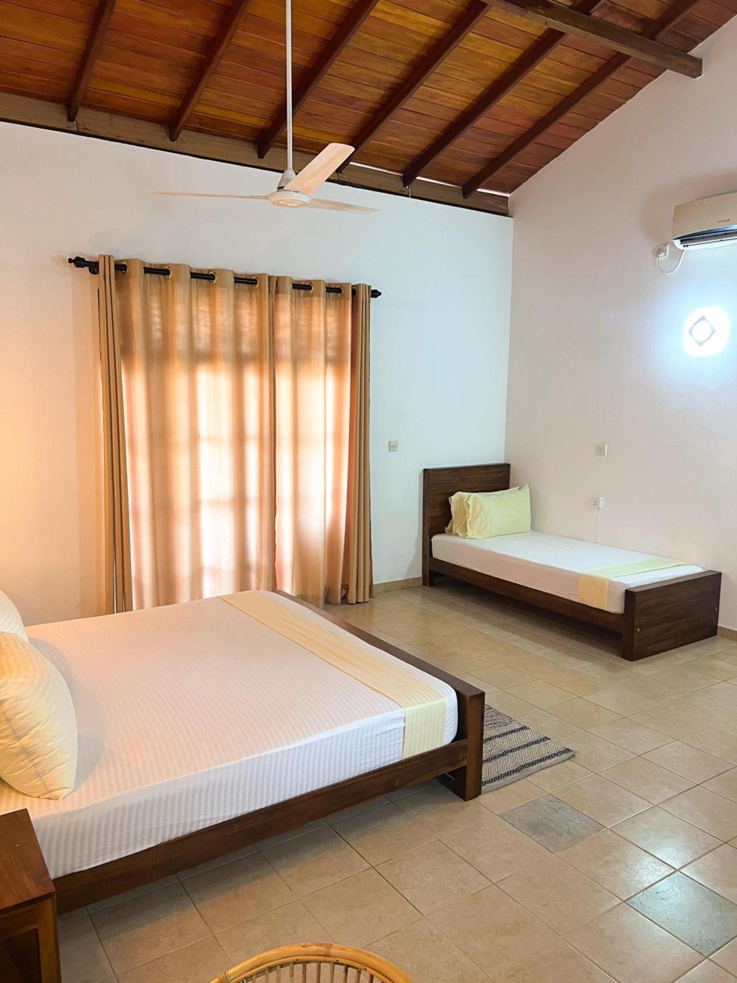 Hummus Hostel Hikkaduwa Exterior foto