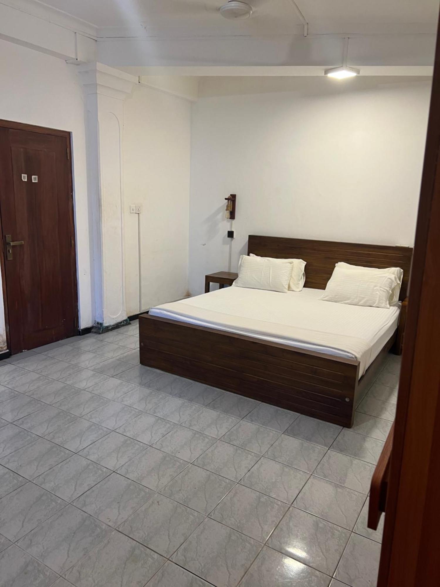 Hummus Hostel Hikkaduwa Exterior foto